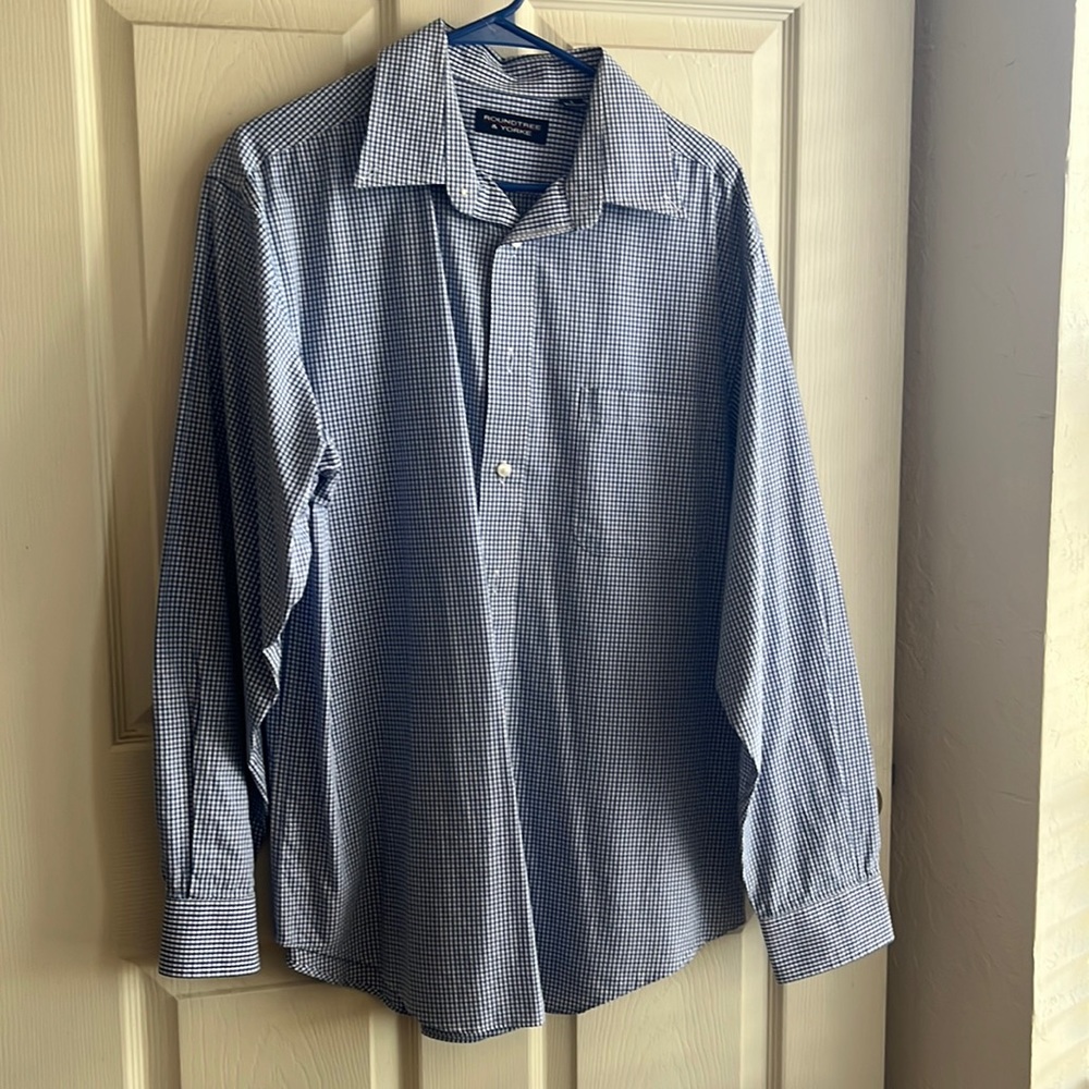Roundtree and York. Plaid and blue. Mens Large.